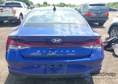 2023 Hyundai Elantra Sel z USA, uszkodzony, nr VIN 5NPLM4AG1PH117314